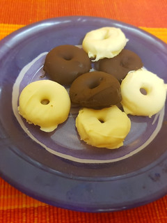 Una foto de Filipinos de orange y lemon curd