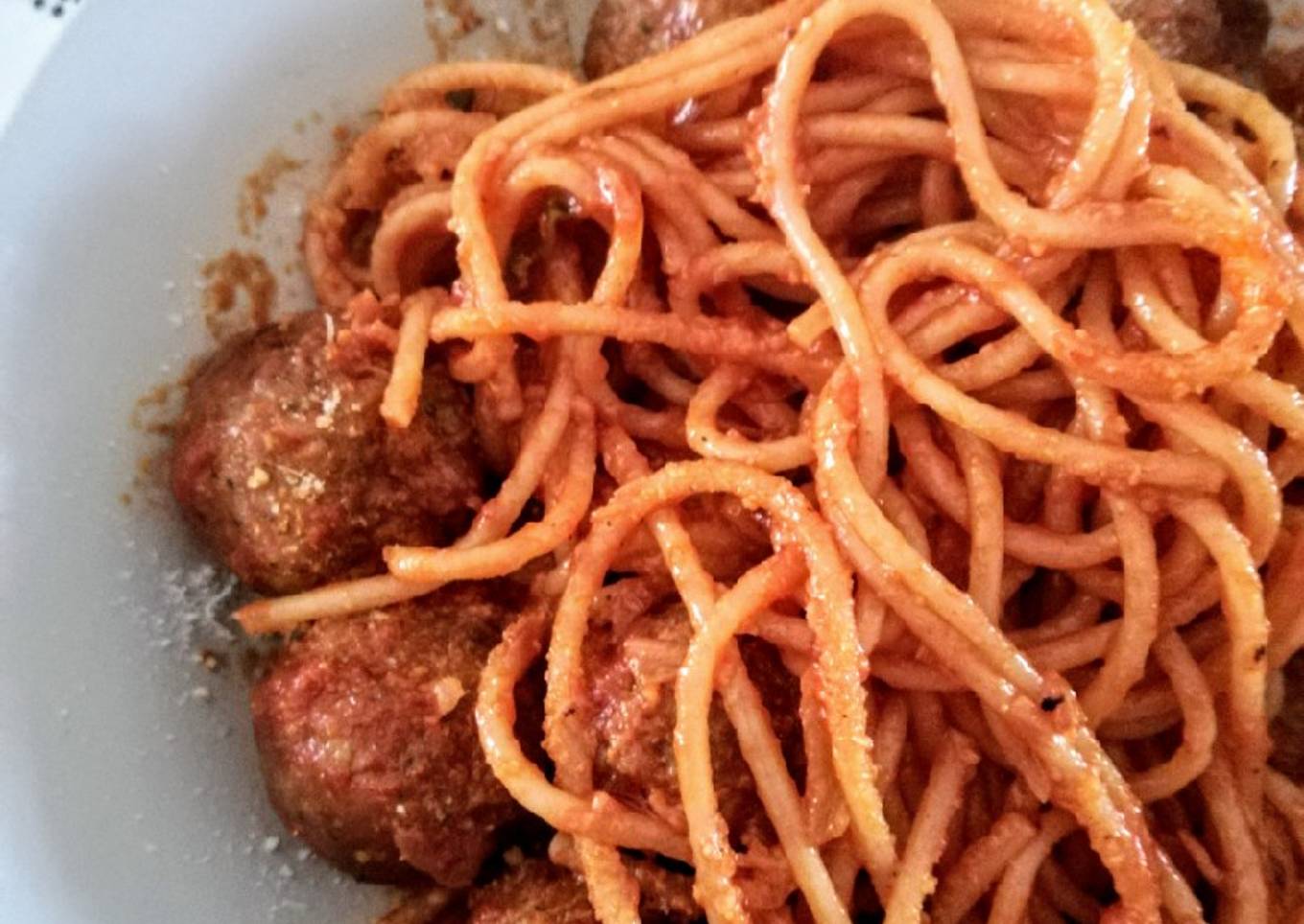 Espagueti con albóndigas