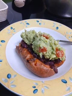 Una foto de Patata dulce rellena veggie