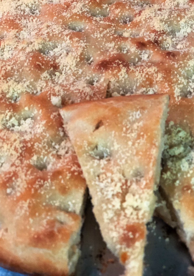 Una foto de Focaccia de queso (masa madre)