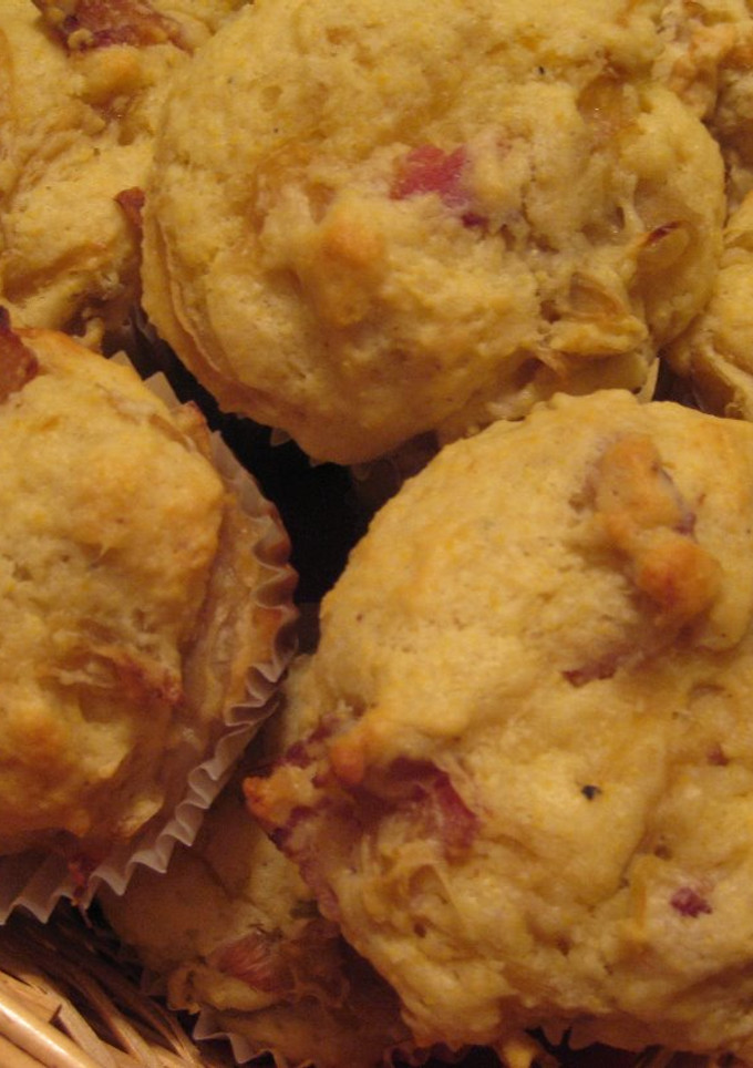 A picture of Onion & Bacon Muffins.