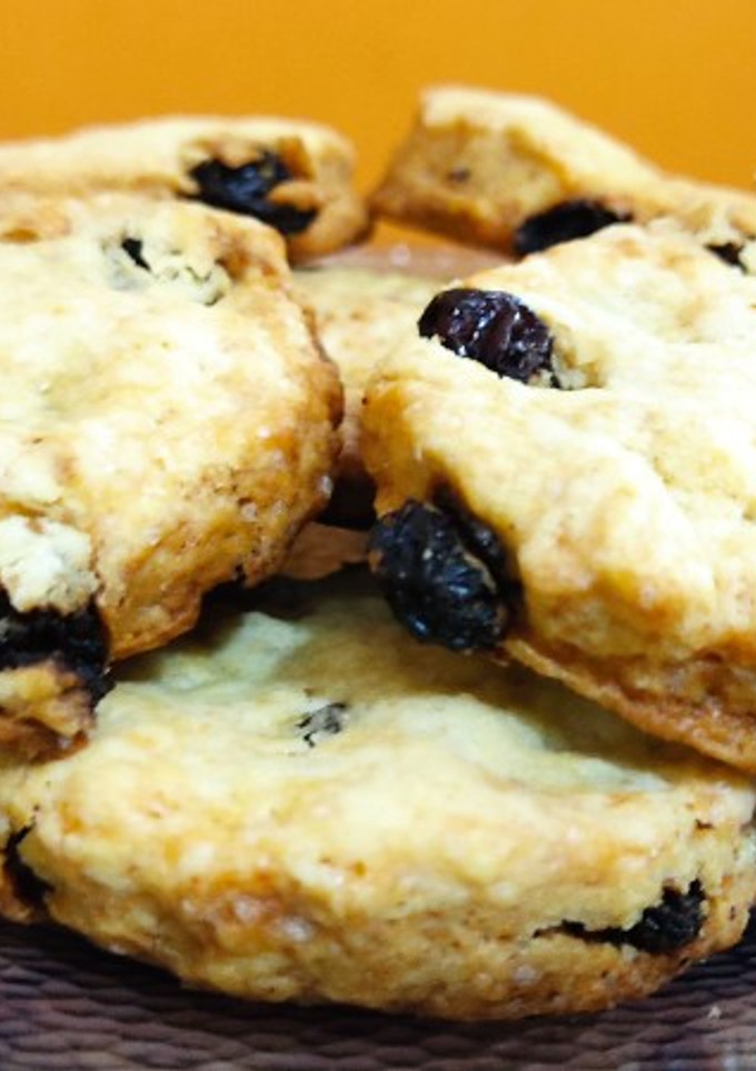 Una foto de Galletitas de vainilla y pasas de uvas 😋😋
