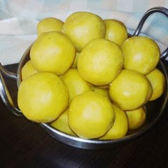 A picture of Besan Ladoo/ Gram Flour Ladoo.
