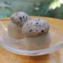 A picture of Kinoko: Mushroom - Jouyo Manju (Wagashi).