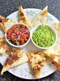 Quesadillas de huevos con longanicillas de campo