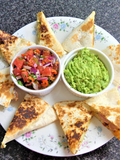 Una foto de Quesadillas de huevos con longanicillas de campo