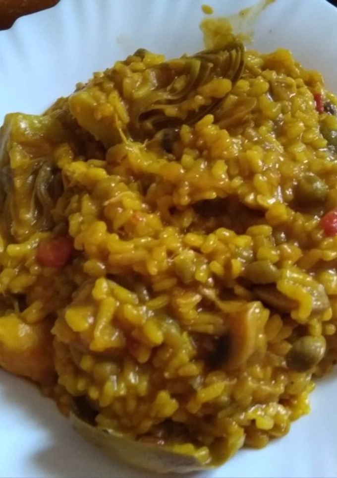 Una foto de Arroz con pollo y almejas