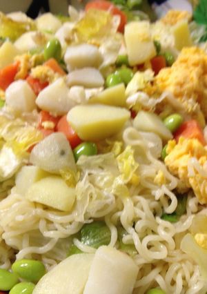 A picture of Ramen Salad with Edamame.