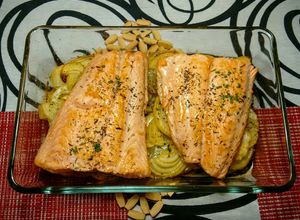Foto principal de Salmón al horno con patatas y cebolla