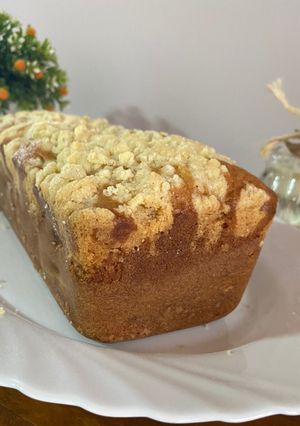 Una foto de Budín de manzana con crumble 🍎