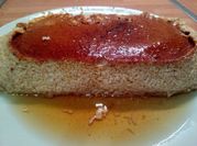 Una foto de flan de canela