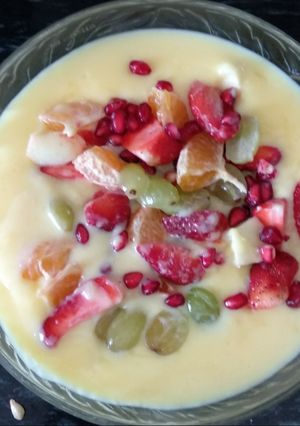 A picture of Creamy fruit custard.