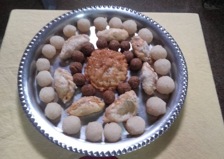 Coconut laddoo(narkel nadu)