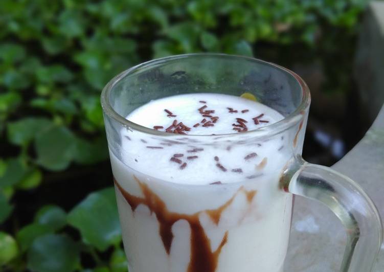 Cara Gampang Menyiapkan Milkshake vanilla Anti Gagal