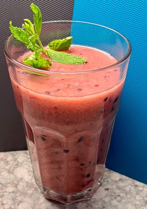 Φωτογραφία της συνταγής Smoothie με βύσσινο, κεράσι, πεπόνι, βανίλια, μπανάνα, καρπούζι 🩷🩷🩷