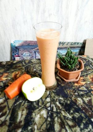 A picture of Apple Carrot Soymilk Smoothies.