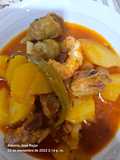 Costillas de cerdo con sepia, patatas y langostineras