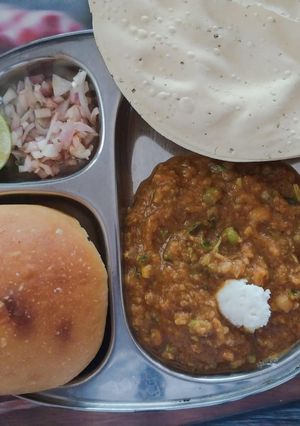 A picture of Mumbai Style Butterpav Bhaaji.