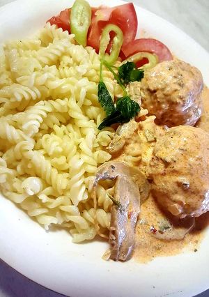 Bakonyi húsgombóc, csavart tésztával recept fotója