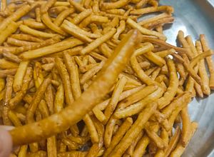 Gambar Akaq nyoq (kuih akar nyiur)