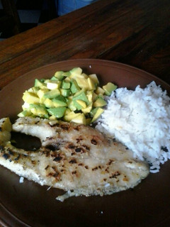 Una foto de Ensalada de aguacate y mango pinton