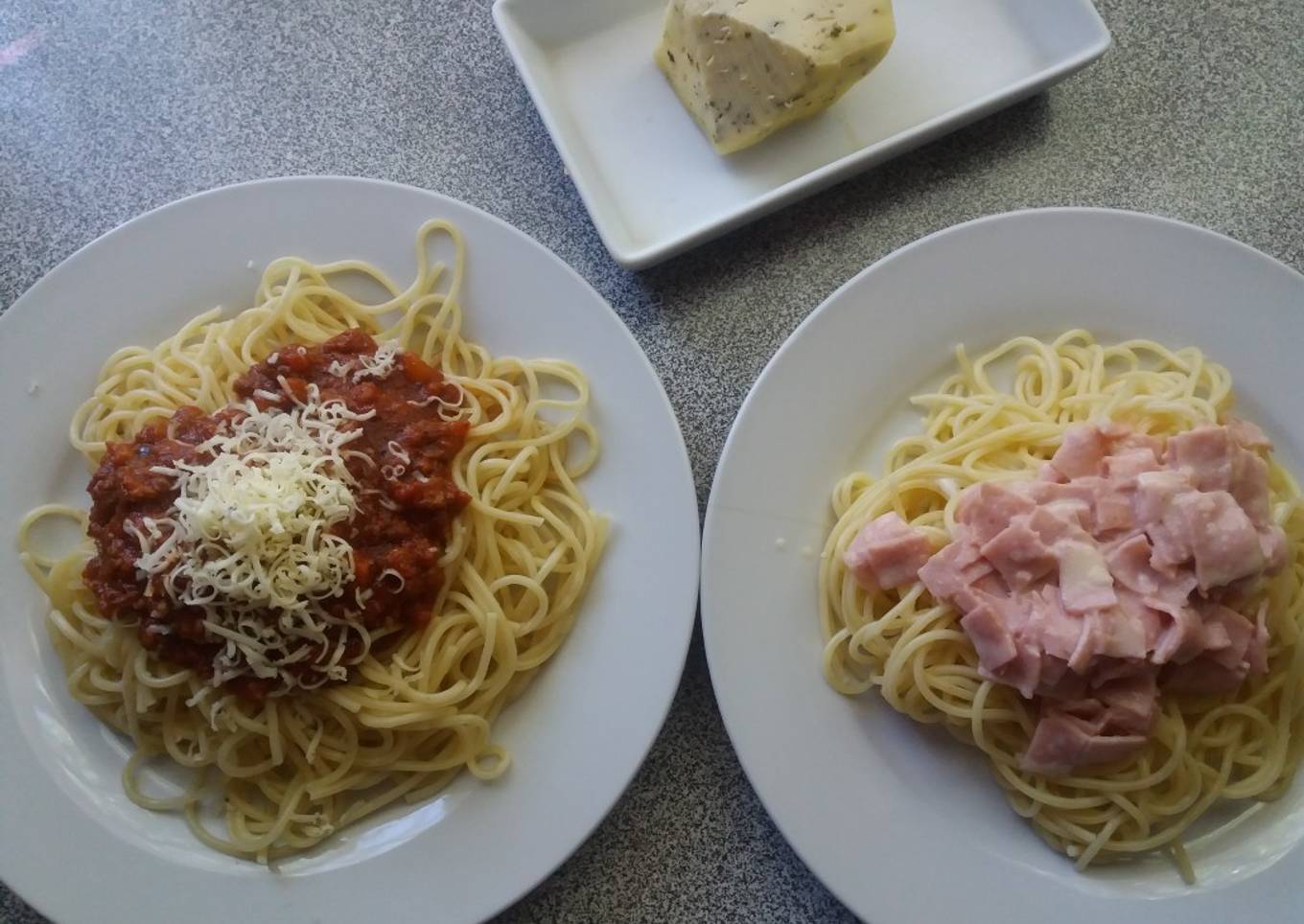 Fideos con salsas: Boloñesa y jamón crema