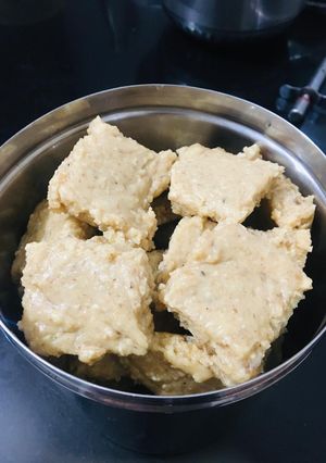 ગુંદર પાક (Gunder Paak Recipe In Gujarati) રેસીપી મુખ્ય ફોટો