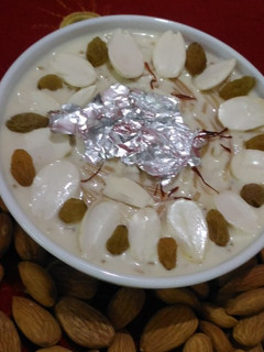A picture of Sheer khurma.