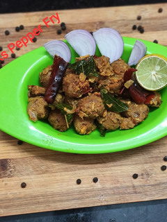 சோயா மிளகு வறுவல்/ Soya Chunks Pepper Fry செய்முறை முக்கிய புகைப்படம்