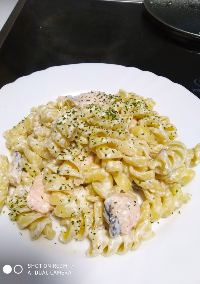 Una foto de Tortiglioni con salmón al eneldo cremoso 😋