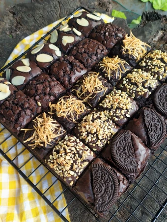 Langkah Gampang Membikin Resep Shiny crust fudgy brownies yang Lezat Anti Ribet, Lezat