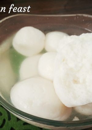 A picture of Rasgulla/Bengali rosogolla.