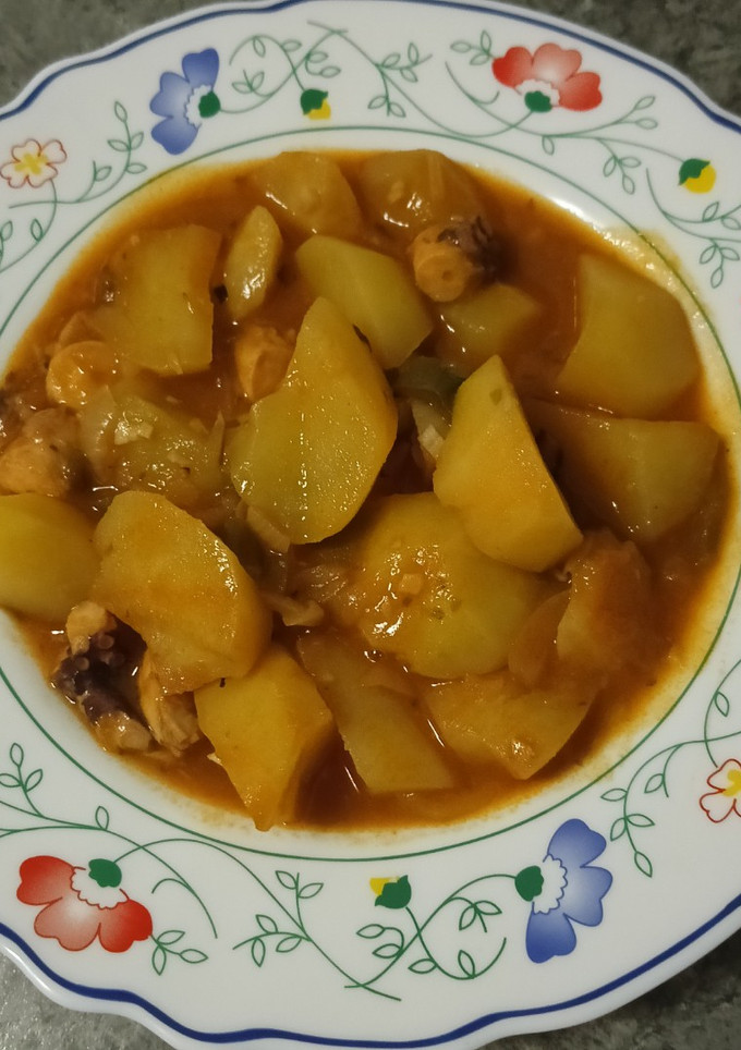 Una foto de Patatas guisadas con pulpo