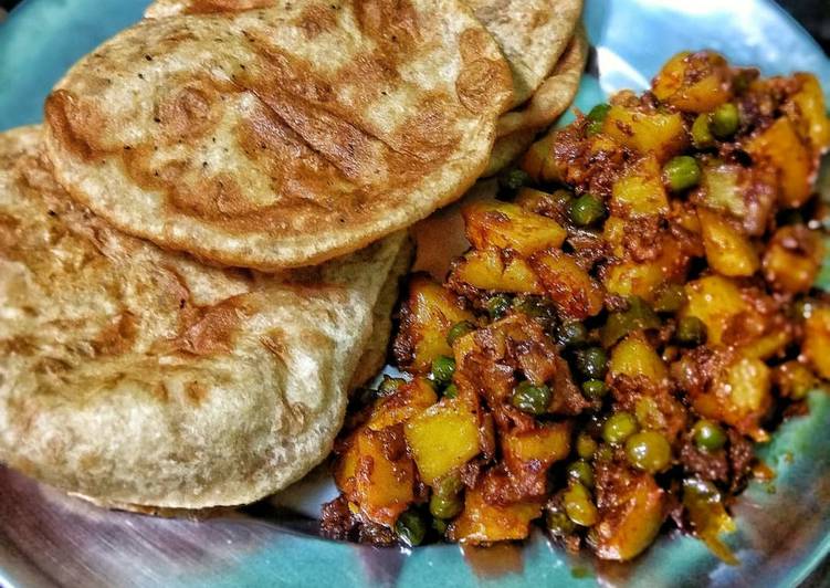 Aloo Matar Ki Sabzi With Poori