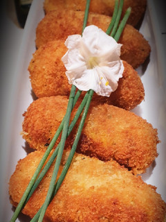 Una foto de Croquetas veggie de batata y calabacín
