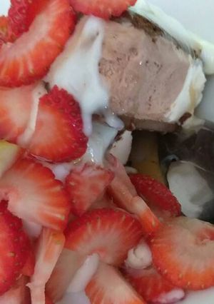 Foto principal de Neapolitan sándwich con yogurt y fresa