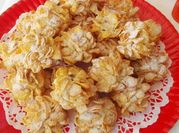 Una foto di uova corn flakes