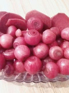 عکسی از دستور ترشی پیاز قرمز