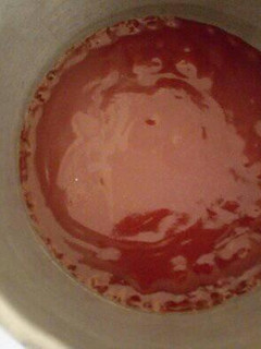 A picture of Hot and sweet sauce.