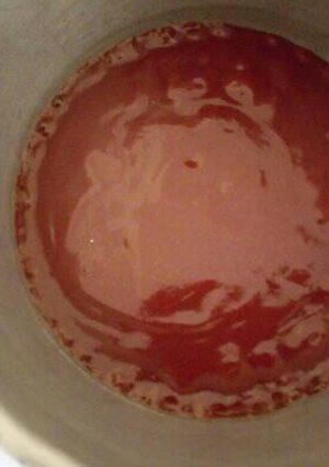 A picture of Hot and sweet sauce.