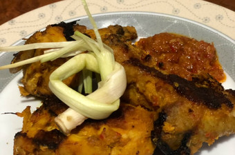 Bagaimana Menyiapkan Ayam bakar bumbu padang Praktis