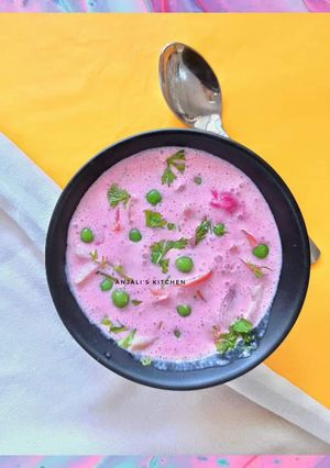 बीटयोगर्ट कोशिंबीर (Beet yogurt koshimbir recipe in marathi) रेसिपी चे मुख्य फोटो 