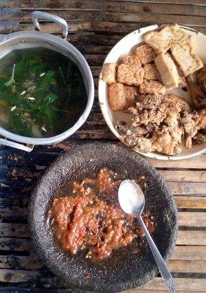 Foto resep Sayur Asem Komplit dengan Lauk Tempe Goreng,Tahu Goreng,Ayam Goreng dan Pindang Tepung