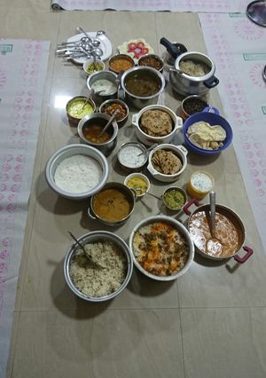 Different variety food with onions செய்முறை முக்கிய புகைப்படம்