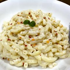 A picture of White sauce macaroni.