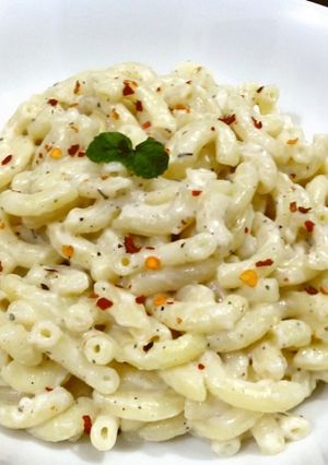 A picture of White sauce macaroni.