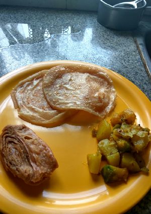 A picture of Puri and potato curry (luchi torkari).