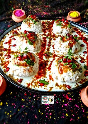 A picture of Dahi Vada.