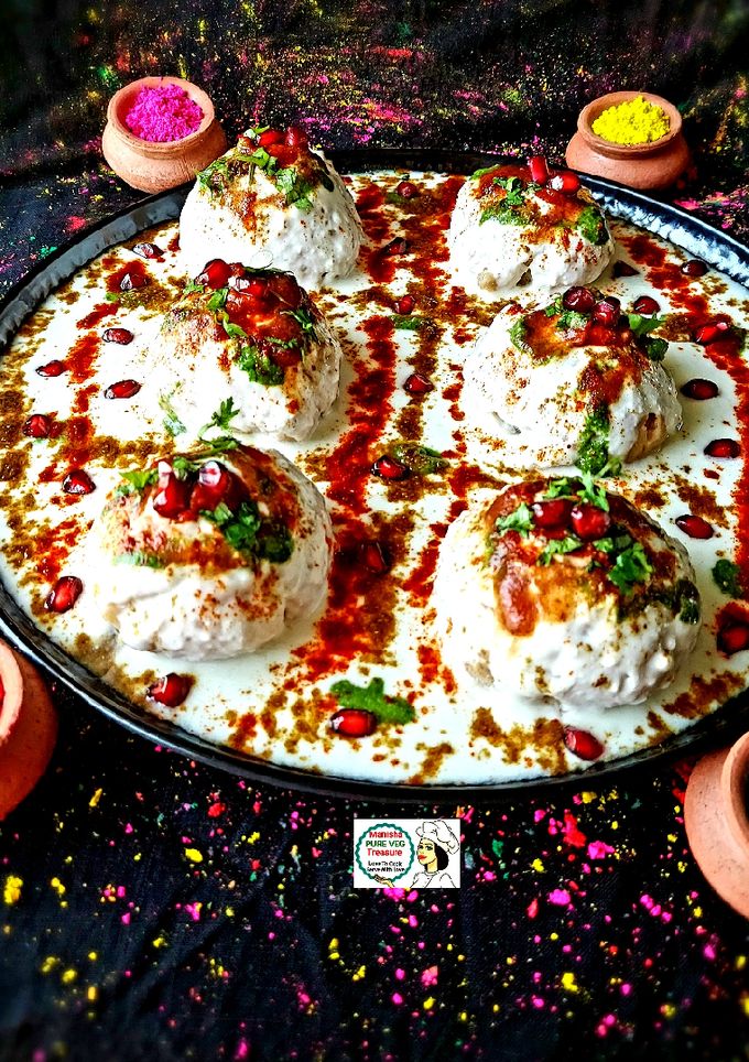 A picture of Dahi Vada.