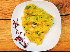 Hình của món Trứng Chiên Lá Ngải Cứu.